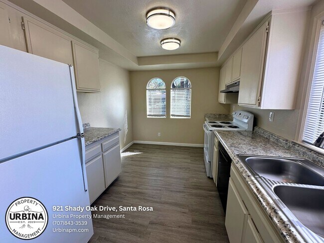 Photo - Spacious 3-Bedroom End Unit in Prime Santa...