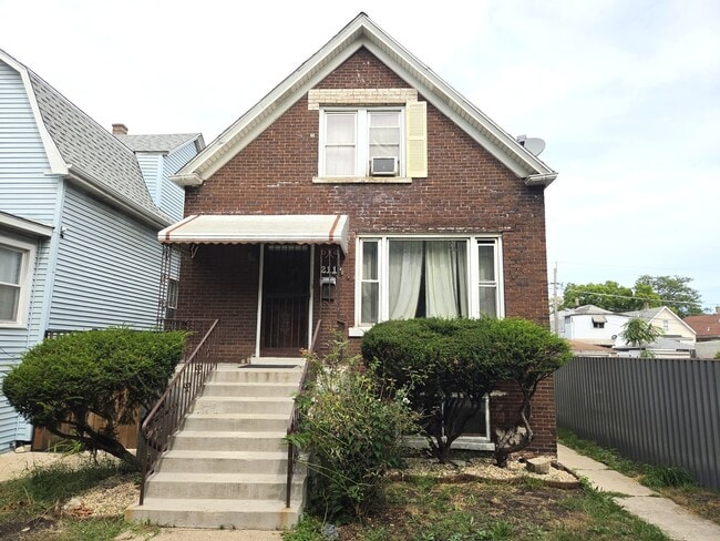 Building Photo - 2118 W Garfield Blvd