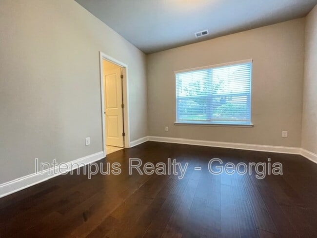 Photo - 970 Shelnutt Dr