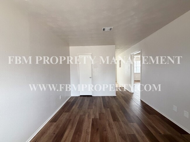 Photo - Preston-Gilmer Apartments, Unit 7 - Cozy 2 Bedroom, 1 Bathroom home in Ennis, Tx! Unidad 7