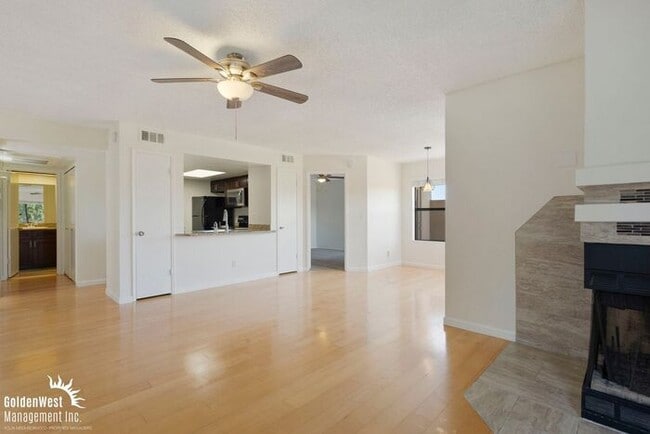 Photo - Beautiful 2Bda 2Ba Condo with Fireplace in Scottsdale! Unit 320