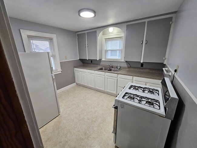 Photo - 14 Kingsbury Ave