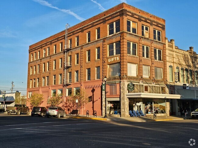 Building Photo - Genevieve Suites Unit 2B Rental