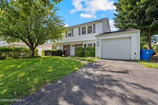 8 Holton Ln