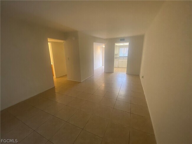 Building Photo - 2670 Park Windsor Dr Unit 405