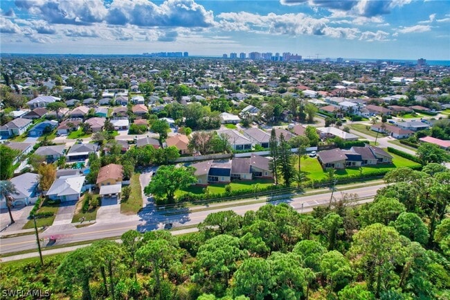 Building Photo - 706 111th Ave N