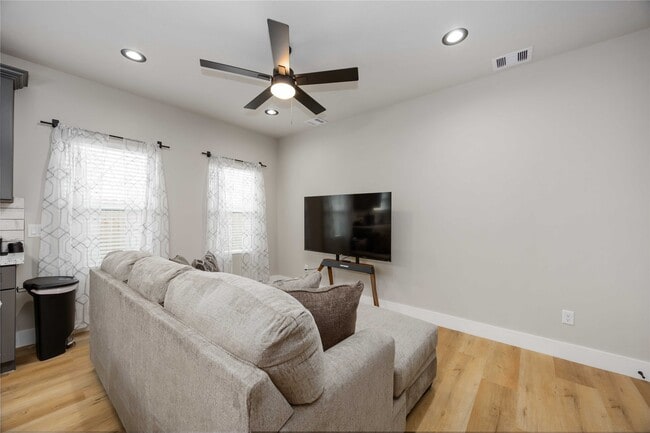 Photo - 2409 Dolly Wright St