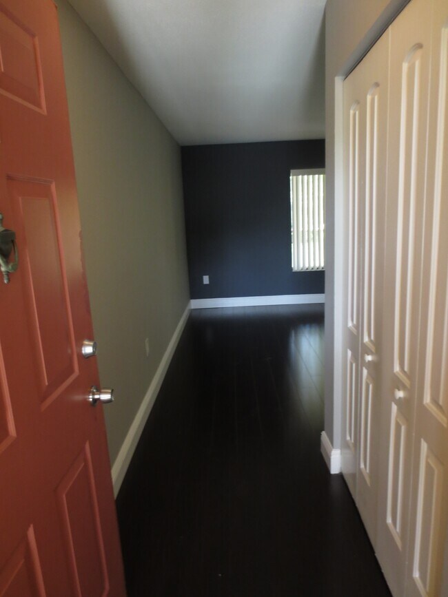 2405 NW 33rd St Unit 1211