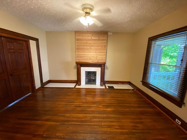 Photo - 419 E 16th Ave