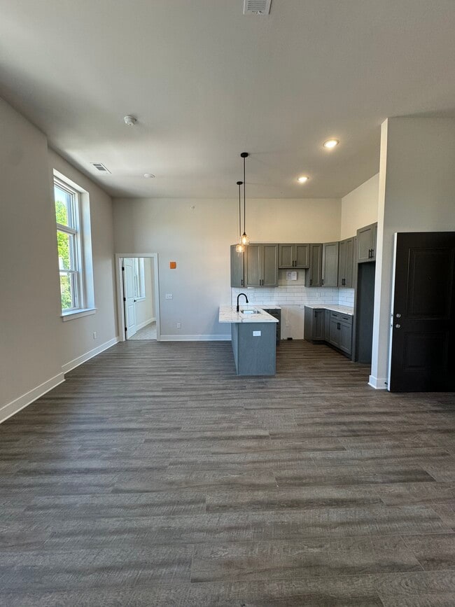 Building Photo - HH Bangor Block Rental