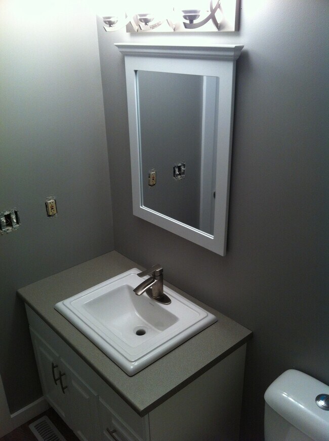 Photo - 10303-10397 97 Ave