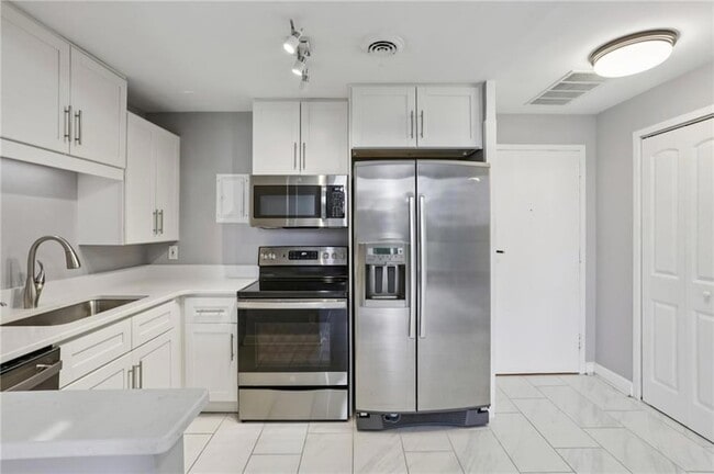 Photo - 3060 Pharr Ct S Northwest Unit 612