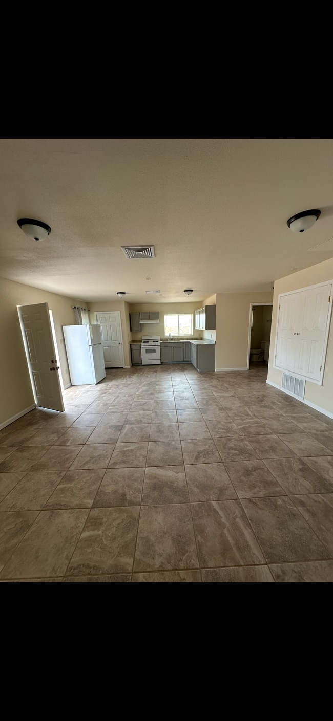 Building Photo - 301 Alamosa