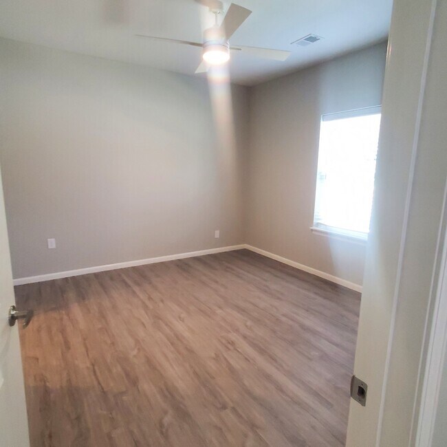 2025 W Grand St Unit 100