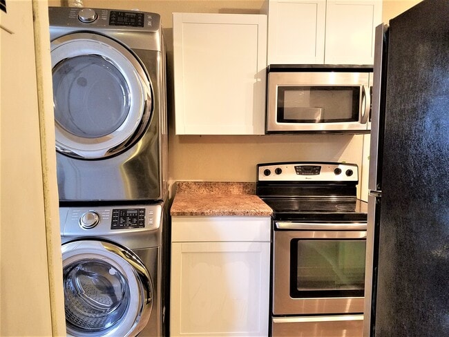 Building Photo - 5997 Magnolia St Unit 2