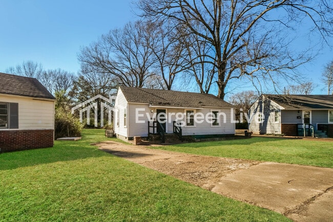 Photo - 1597 Michael St