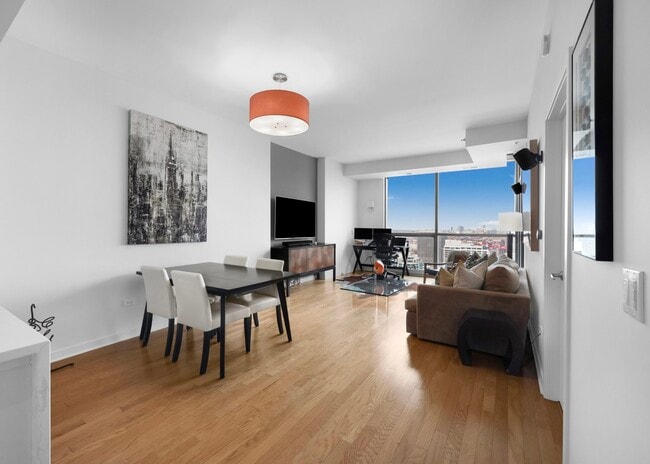 Photo - 303 W Ohio St Unit Silver Tower - 3209