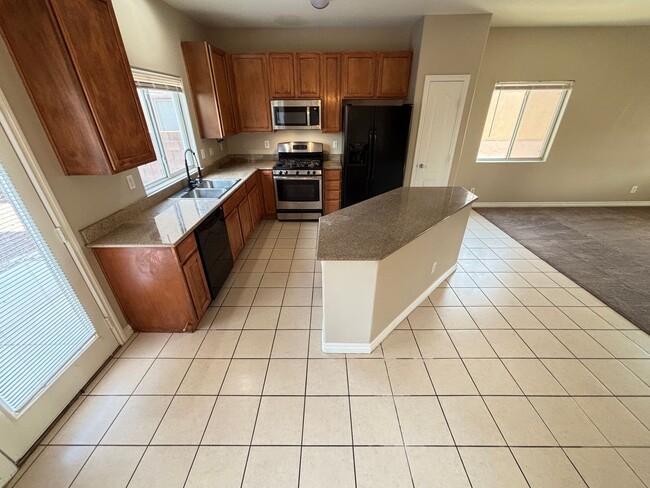 Photo - Spacious 4BED/3BATH Home Located in North ...