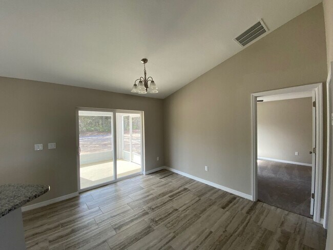 Photo - Custom Home - Desirable SW Ocala Neighborhood 3/2/2 **WON'T LAST**