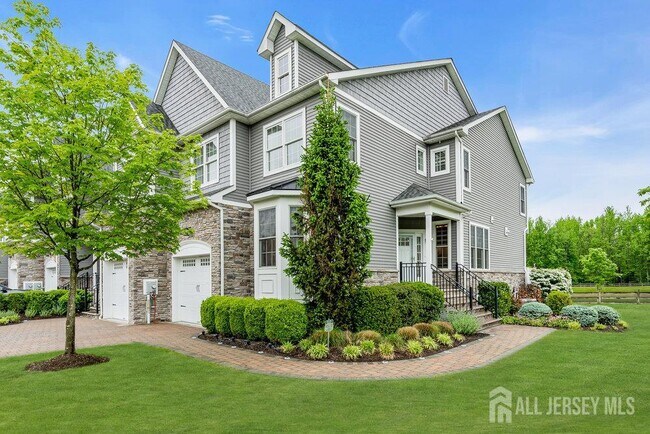 Photo - 47 McCormick Ave N