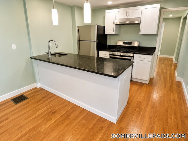 17 Sycamore St Unit 2