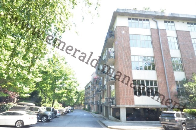 Photo - 640 Glen Iris Dr NE