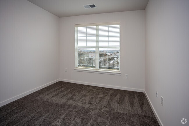 1 BR, 1 BA - 723SF