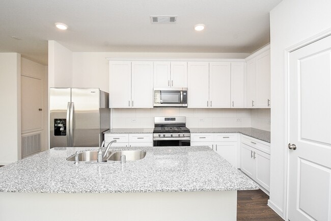 Building Photo - 14499 Cedar Ledge Ln