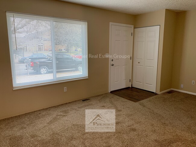 1122 Delaware Dr