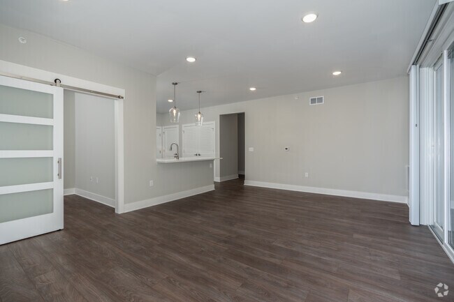 1BR, 1BA - 1012SF