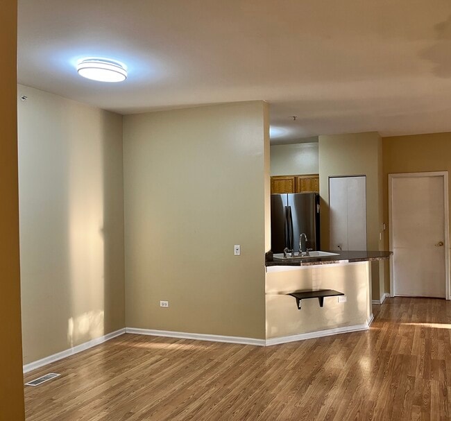 Building Photo - 3275 Stratford Ct Unit 1B