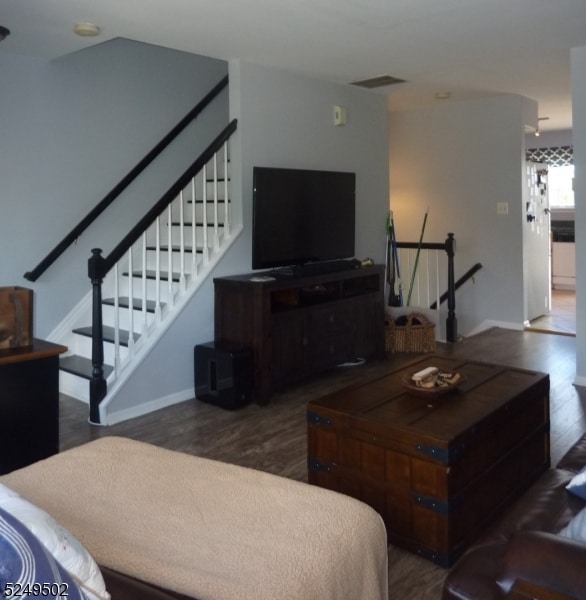 Photo - 303 Mercer Ct