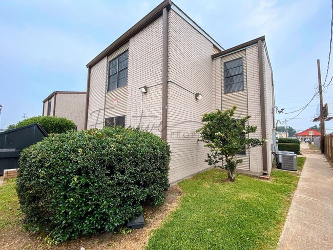 Building Photo - Willows Apartments Unit A2