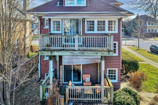 Photo - 32 N Ashland Ave Unit #2