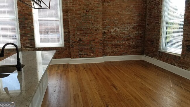 Photo - 119 W Jackson St