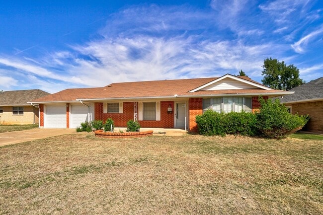 Photo - 3 Bed 2 Bath in Midwest City!