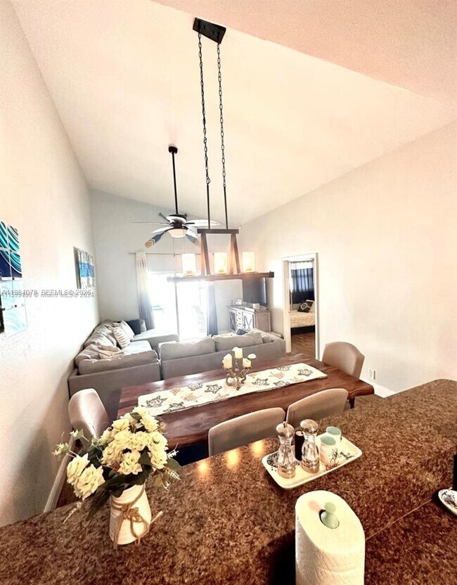 Photo - 2431 SW 58th Manor Unidad 1-2