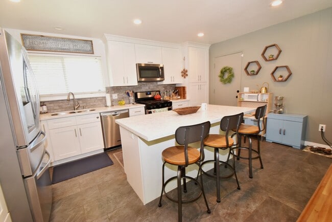 Photo - Three Bed Home w/Yard in Rolling Hills Area of Fullerton