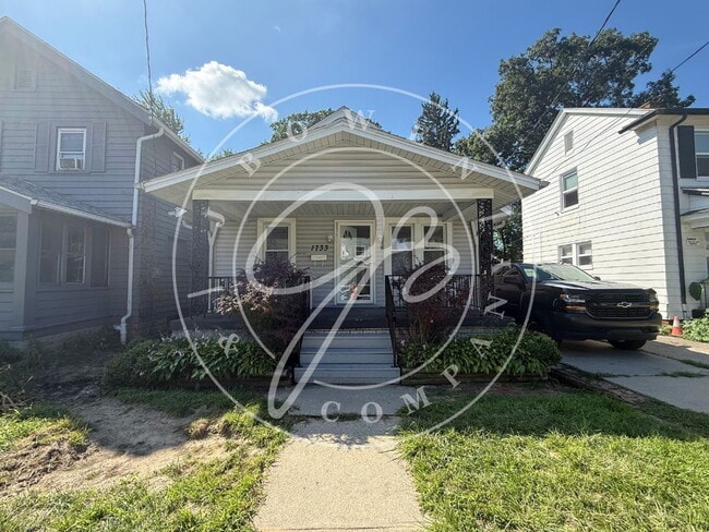 Building Photo - Cozy 2-Bedroom Retreat in West Toledo