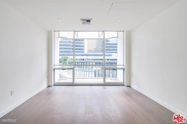 Photo - 2025 Avenue of the Stars Unit 208