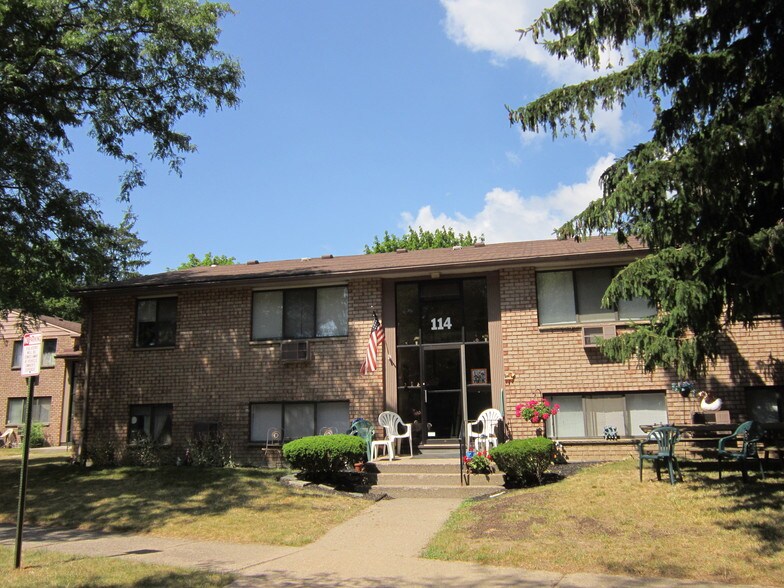 Grecian Gardens Apartments Off Campus Housing Rochester Ny Grecian Gardens Apartments
