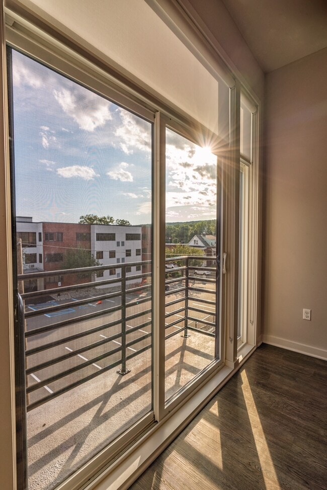 Photo - Valley Grand