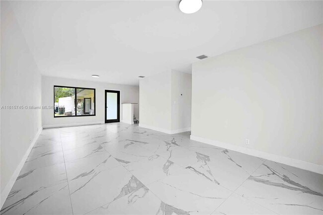 Photo - 100 SW 7th St