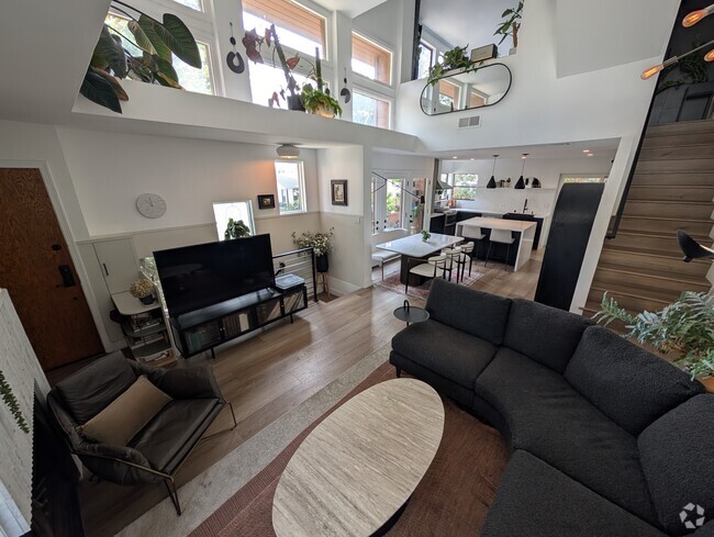 Building Photo - 1705 S Westgate Ave Unit #5 Rental