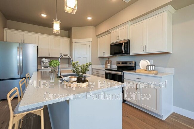 Photo - 782 NE Trillium Dr
