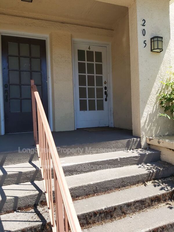 Photo - 205 NW Kings Blvd Unidad 4