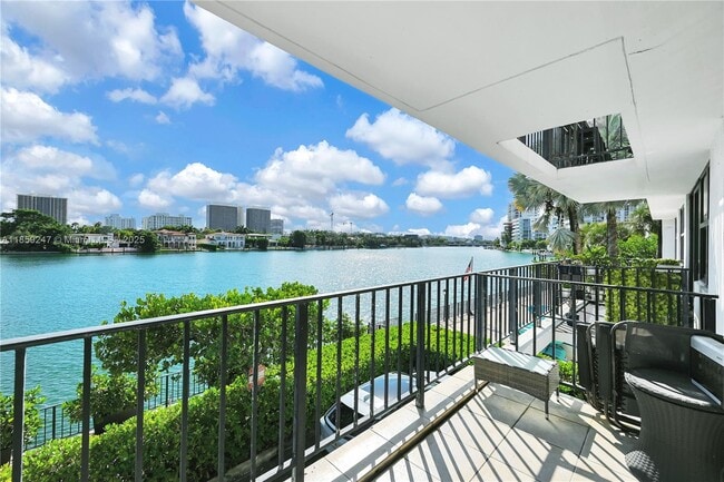 Building Photo - 10101 E Bay Harbor Dr Unit 204