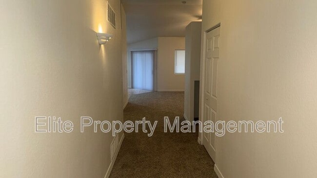 195 S Stardust Ct