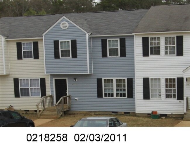 Building Photo - Great Townhome