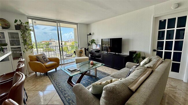 Photo - 7601 Byron Ave Unidad 5A